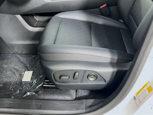 New 2026 Chevrolet Equinox LT w/ Convenience Package II AWD/4WD image 19