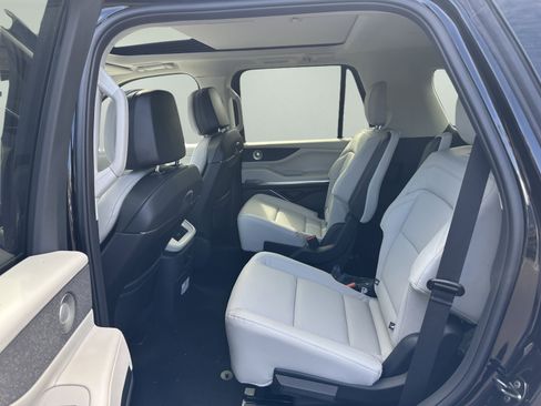 New 2026 Lincoln Navigator Reserve w/ Jet Appearance Package AWD/4WD image 11