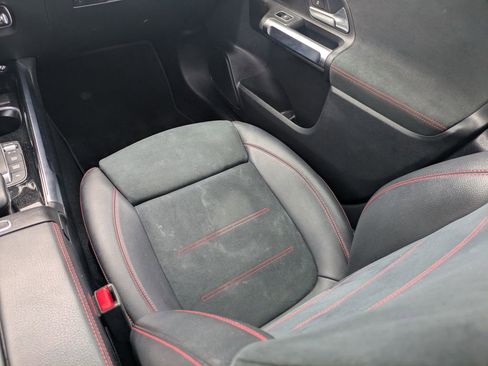 Used 2021 Mercedes-Benz GLB 250 image 19