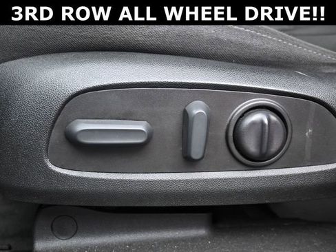 Used 2023 Chevrolet Traverse LT image 16