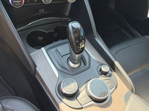Used 2019 Alfa Romeo Giulia Ti RWD image 21