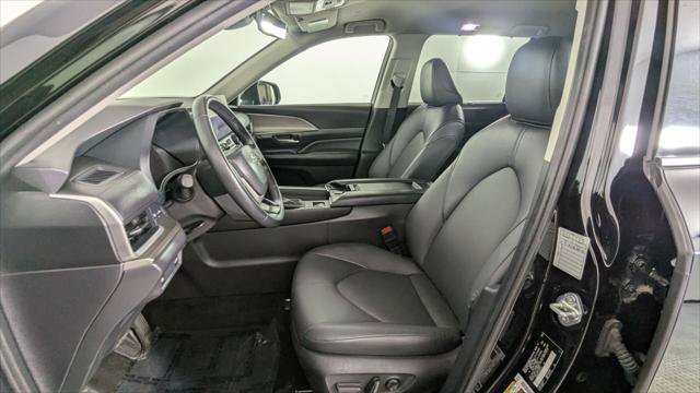 Used 2025 Toyota Grand Highlander AWD image 14