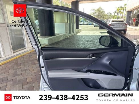 Used 2019 Toyota Camry XLE FWD image 18