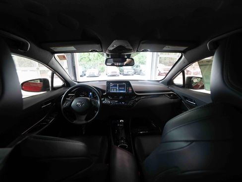 Used 2019 Toyota C-HR Limited FWD image 19