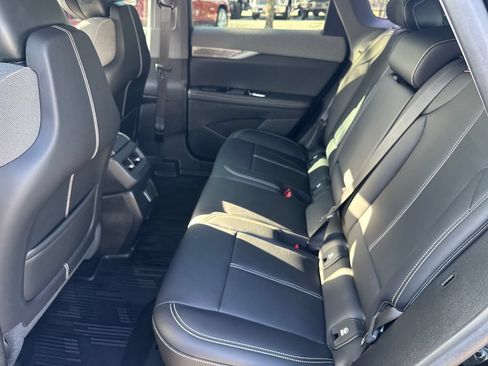 Certified 2025 Cadillac Optiq Sport 1 w/ LPO, Floor Liner Package AWD/4WD image 37
