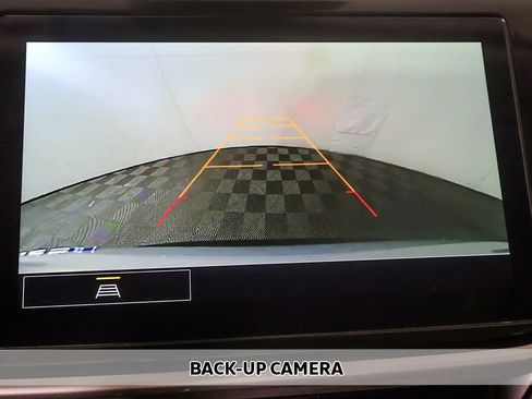 Used 2023 Chevrolet Bolt EUV LT FWD image 3