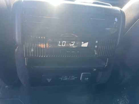 Used 2024 Jeep Wagoneer Series II w/ Flexible Seating Group RWD image 17