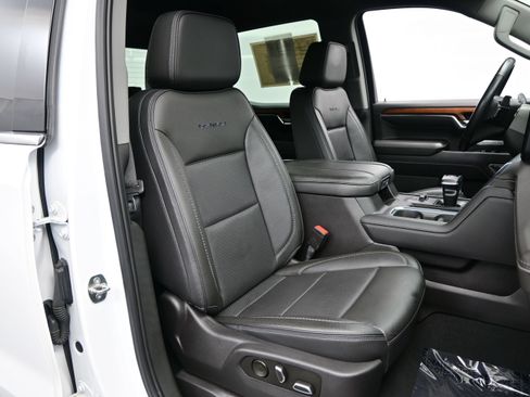Used 2023 GMC Sierra 1500 Denali w/ Technology Package AWD/4WD image 13