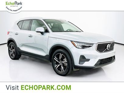 Used 2025 Volvo XC40 B5 Core