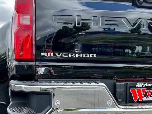 New 2026 Chevrolet Silverado 3500 LT w/ All Star Edition AWD/4WD image 8