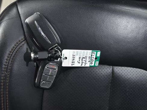 Used 2018 Chrysler Pacifica Touring-L Plus image 26