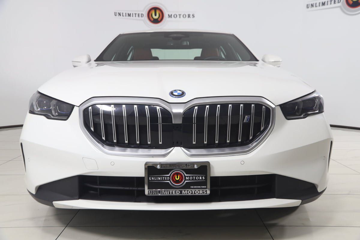 Used 2024 BMW i5 eDrive40i w/ Convenience Package RWD image 48