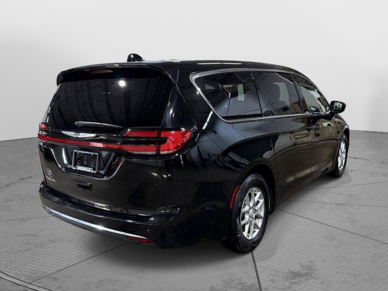 Used 2026 Chrysler Pacifica Select FWD image 12