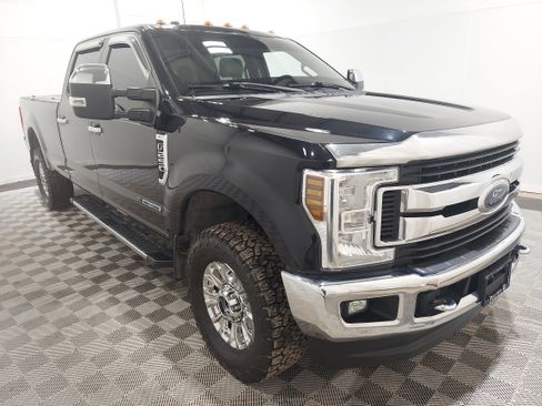 Used 2019 Ford F250 XLT w/ XLT Premium Package AWD/4WD image 4