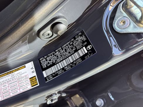 Used 2025 Toyota Corolla XLE image 20