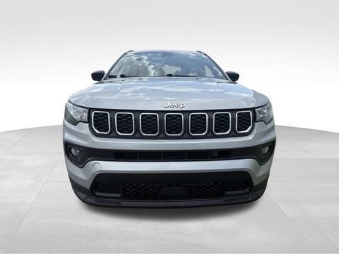 Used 2024 Jeep Compass Latitude AWD/4WD image 8