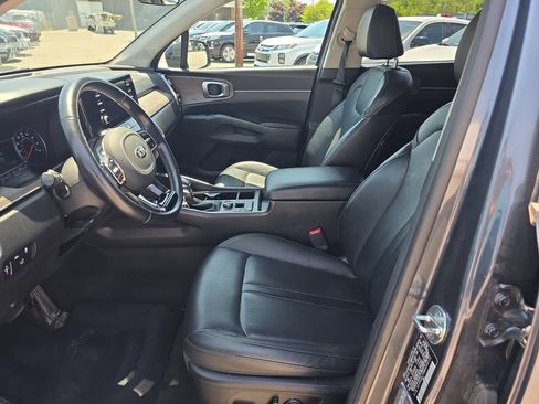 Certified 2021 Kia Sorento EX w/ Panoramic Sunroof Package AWD/4WD image 9