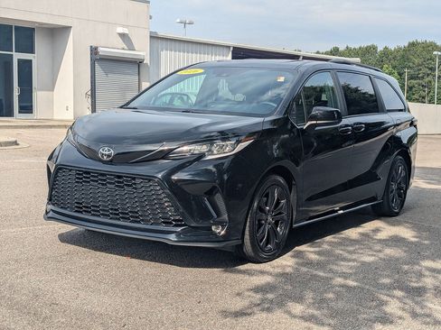 Certified 2026 Toyota Sienna XSE FWD image 7