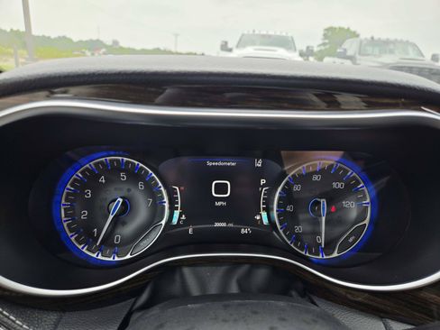 Used 2024 Chrysler Pacifica Limited FWD image 27
