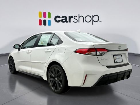 Used 2025 Toyota Corolla SE image 3