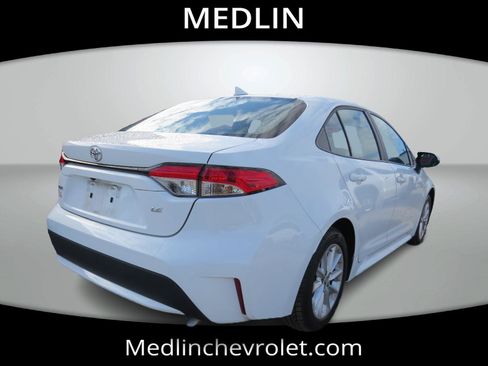 Used 2022 Toyota Corolla LE w/ LE Convenience Package image 6