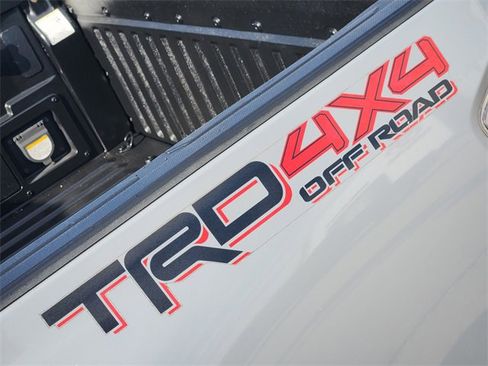 Used 2020 Toyota Tacoma TRD Off-Road image 7