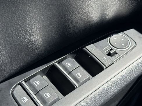 Used 2025 Kia Soul LX FWD image 17