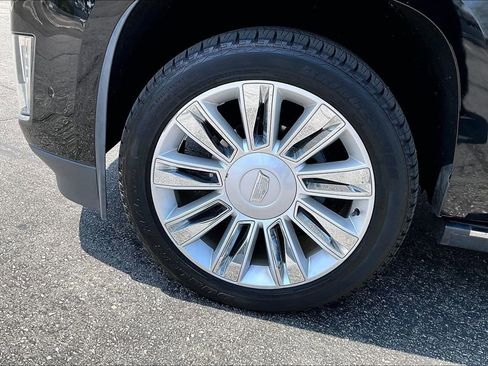 Used 2019 Cadillac Escalade Premium Luxury RWD image 11