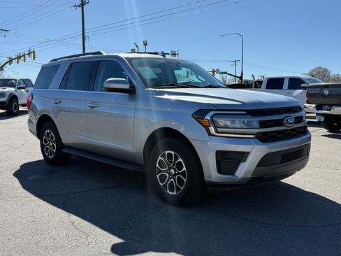 Used 2024 Ford Expedition XLT image 4