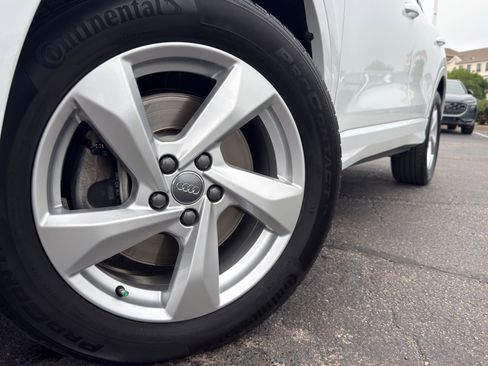 Used 2019 Audi Q3 2.0T Premium w/ Convenience Package AWD/4WD image 3
