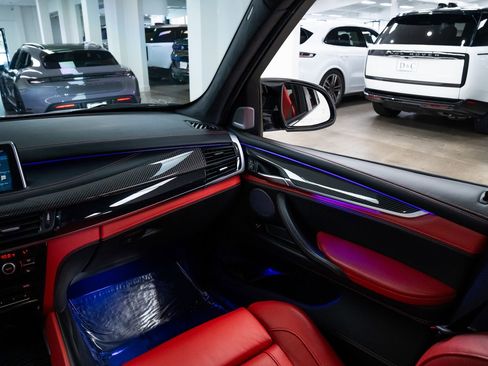 Used 2018 BMW X5 M image 11