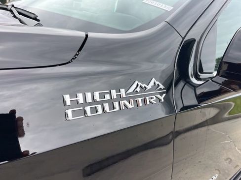 New 2026 Chevrolet Suburban High Country RWD image 3