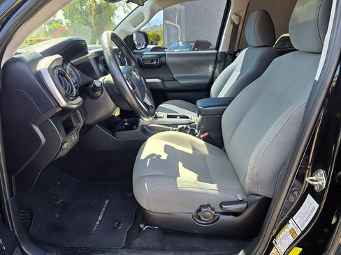 Used 2018 Toyota Tacoma SR5 image 17