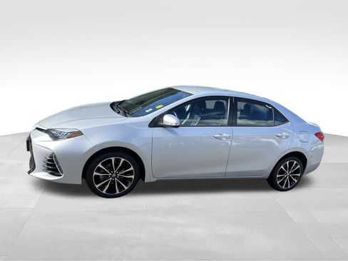 Used 2017 Toyota Corolla SE w/ Carpet Mat Package (TMS) FWD image 2