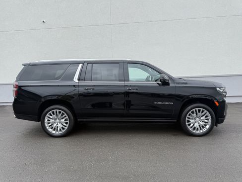 Used 2023 Chevrolet Suburban High Country w/ Premium Package 2 AWD/4WD image 1