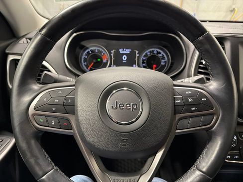 Used 2020 Jeep Cherokee Latitude Plus w/ Cold Weather Group AWD/4WD image 10
