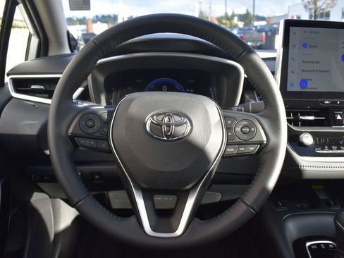 Certified 2025 Toyota Corolla XLE image 9