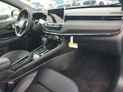 Used 2026 Jeep Compass Latitude AWD/4WD image 14