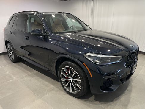 Used 2023 BMW X5 xDrive40i w/ M Sport Package AWD/4WD image 3