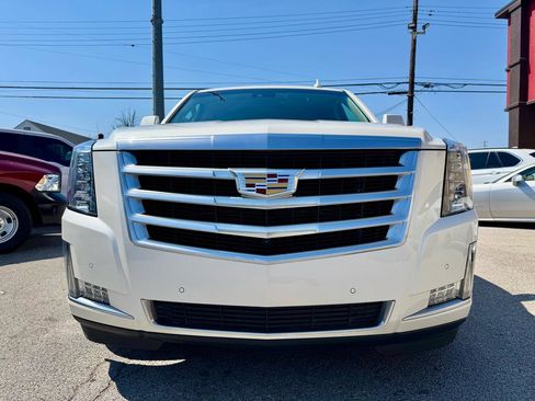 Used 2015 Cadillac Escalade Luxury AWD/4WD image 8