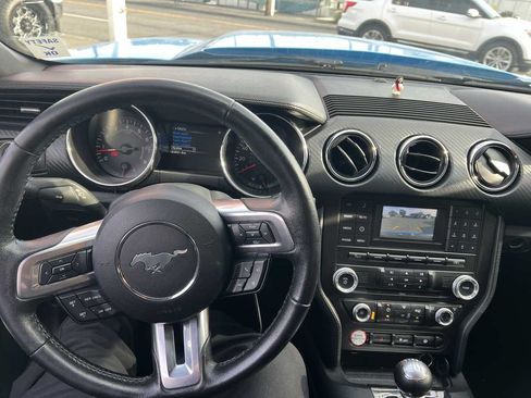 Used 2017 Ford Mustang Coupe RWD image 8