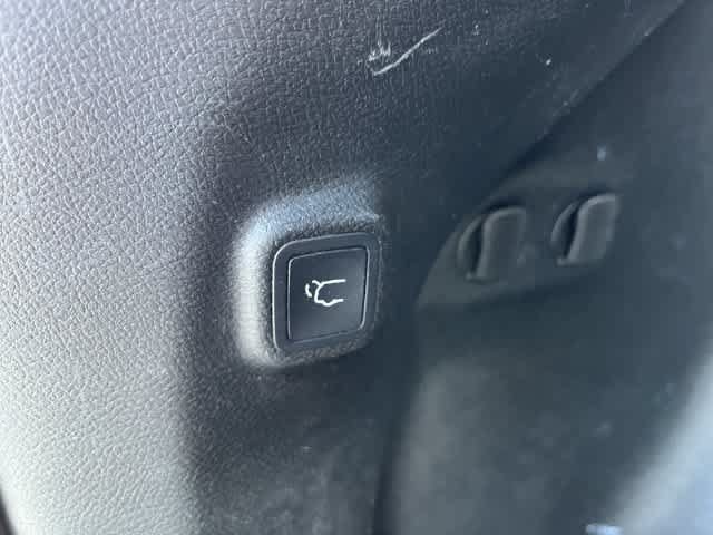 Certified 2019 Jeep Cherokee Limited AWD/4WD image 30