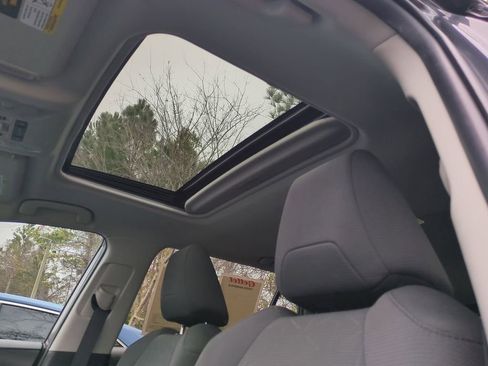 Used 2021 Toyota RAV4 XLE w/ Convenience Package image 20