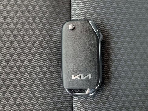 Used 2025 Kia Soul LX image 32