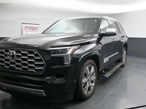Used 2025 Toyota Sequoia Capstone image 4
