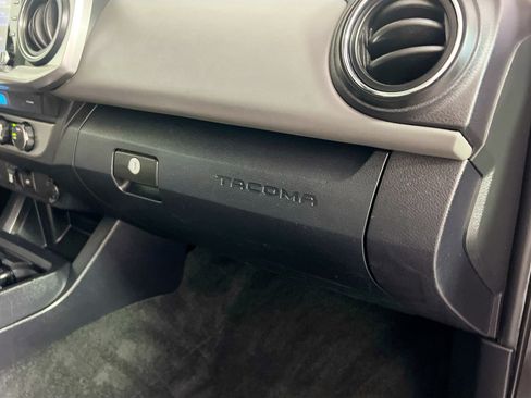 Used 2022 Toyota Tacoma SR5 w/ Technology Package RWD image 33