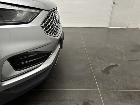 Used 2024 Ford Edge SEL AWD/4WD image 2