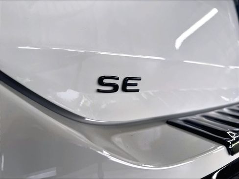 New 2026 Volkswagen Tiguan SE R-Line FWD image 9