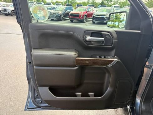 Used 2019 GMC Sierra 1500 SLE w/ SLE Value Package AWD/4WD image 17