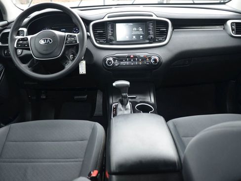 Used 2019 Kia Sorento LX image 39